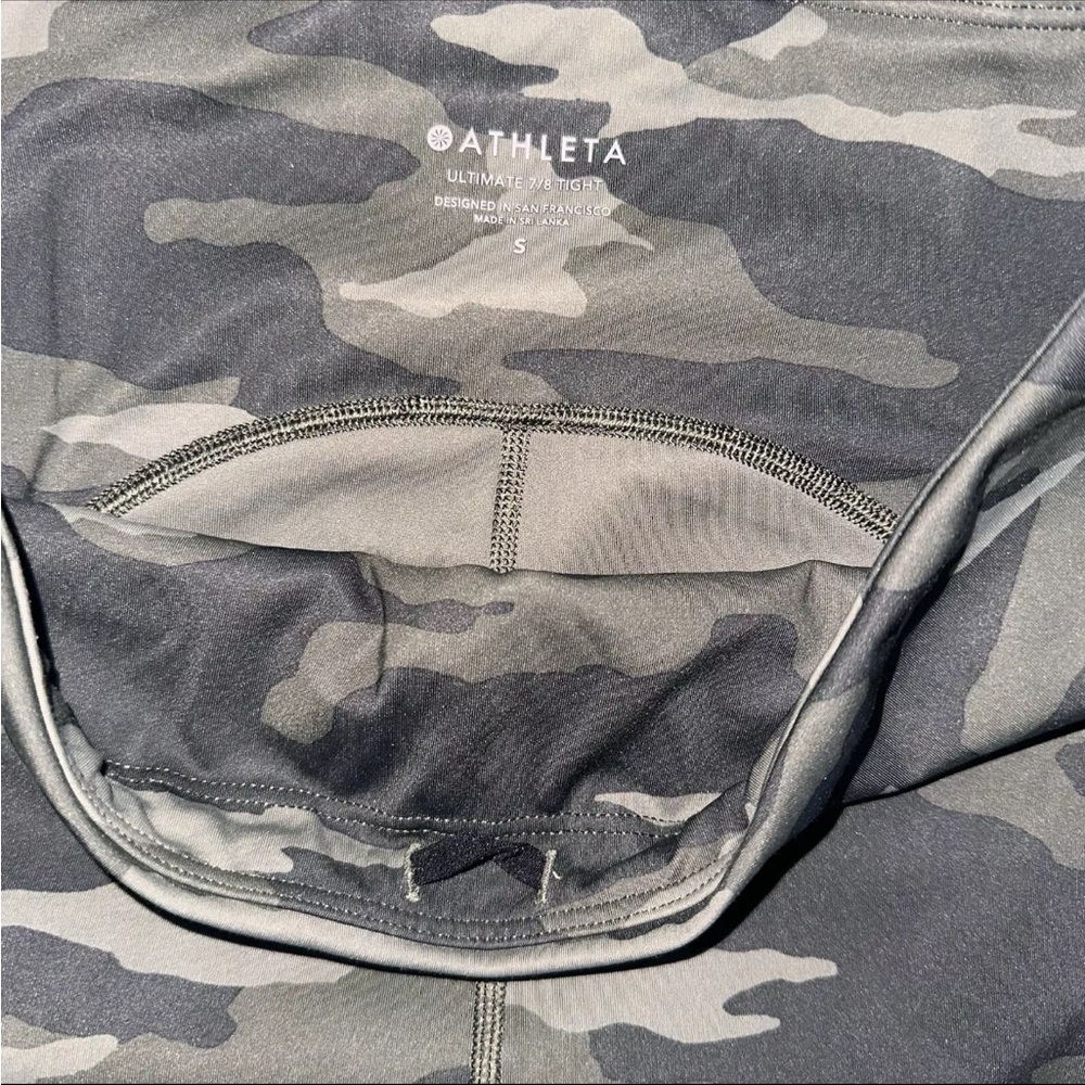 ATHLETA Ultimate Stash Pocket Green Camo Legging Size Small - Picture 9 of 10